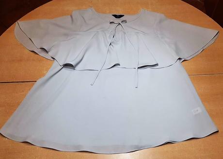 Predám elegantnú blúzku s volánom veľ.xl-xxl, xl