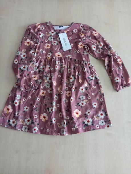 Dievčenské šaty, 128