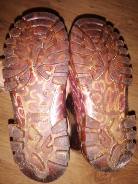 Dievcenske gumaky., 27