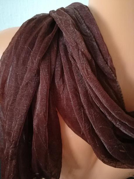 Šatka hnedej farby, 