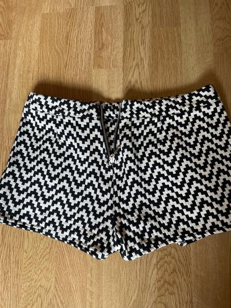 Šortky sukňové kraťasy, stradivarius,38