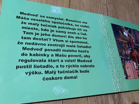 Máša a medveď nový kamarát kniha s puzzle,