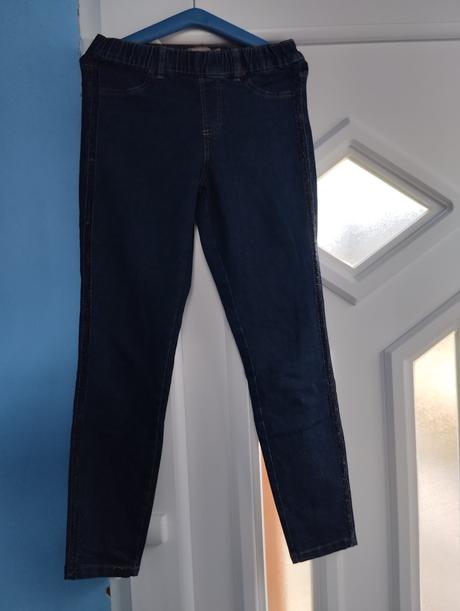 Pohodlne rifle skinny, s