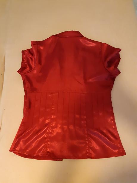Červená blúzka, reserved,m