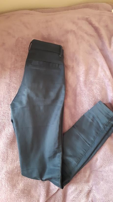 Medicine nohavice, 34