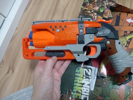 Nerf pisto zombil, 