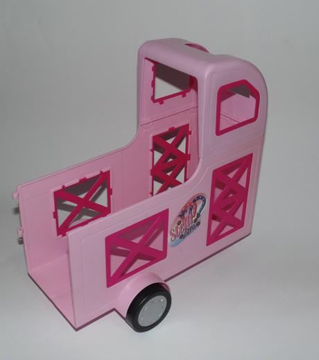 Príves pre koníky barbie,