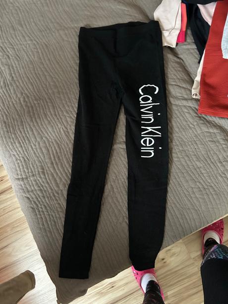 Dámske oblečenie, s