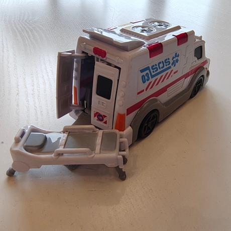 Autíčko - sanitka s nosítkami,