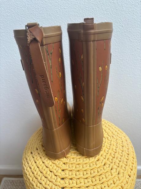 Gumáky bisgaard, 35