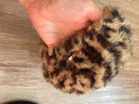 Baretka, river island,92