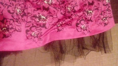 Cyklamenove spolocenske saty s tylom, 158