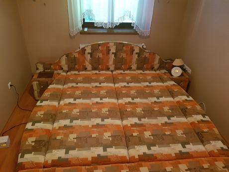 Predám manželskú posteľ, 