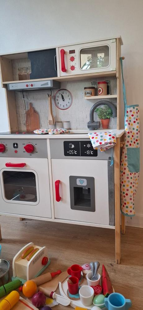 Set detska kuchynka a drevenym prislusenstvom, 
