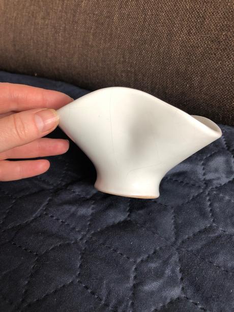 Staršia keramická váza a zvlnená miska, 