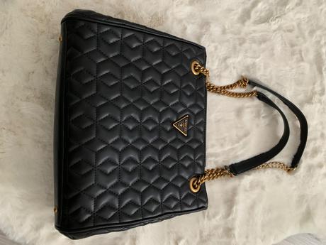 Kabelka guess, guess