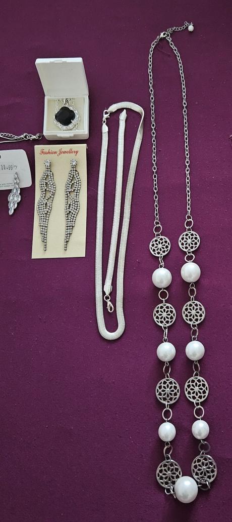 Šperkovnica, bižuteria a doplnky, 