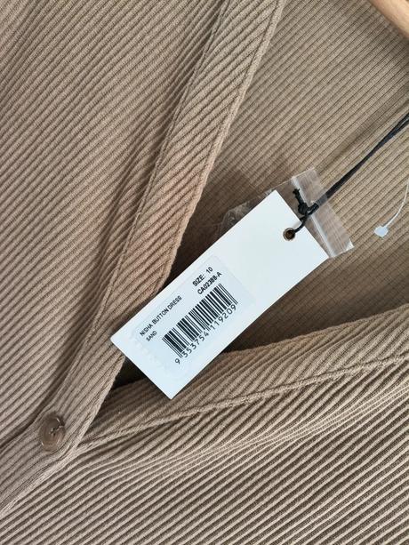 Calli. úzke nádherné elastické šaty na gombíky m, l / m