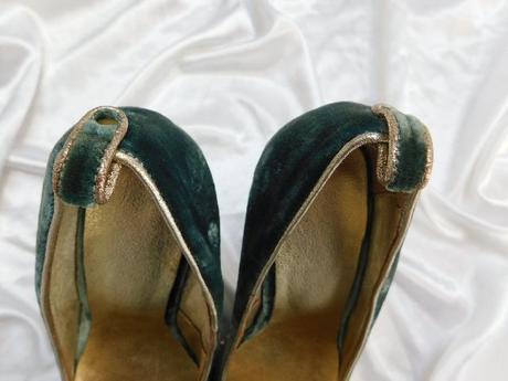 Kvalitne velmi pekne zamatove lodicky, 38