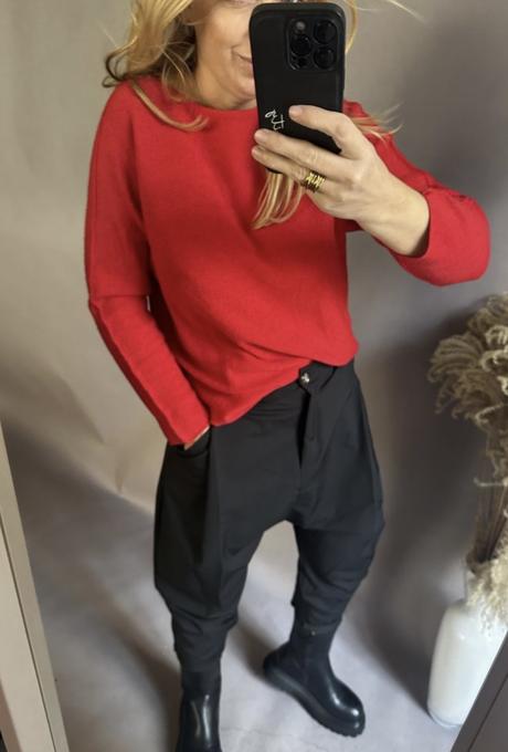 Jemný čierny svetrík vel. uni, 