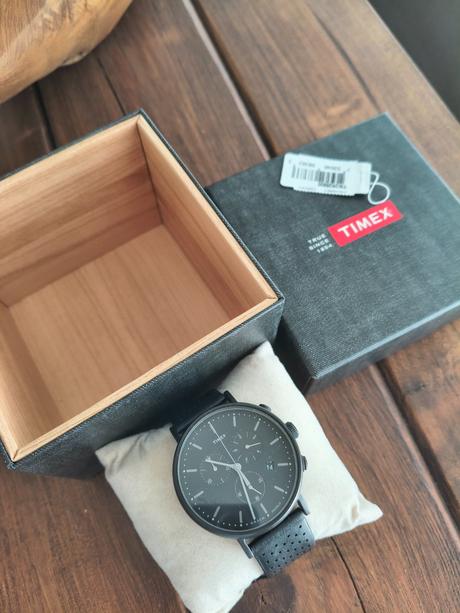 Timex kožené kvalitné hodinky,