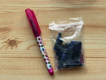 Plniace pero + náhradné bombičky,