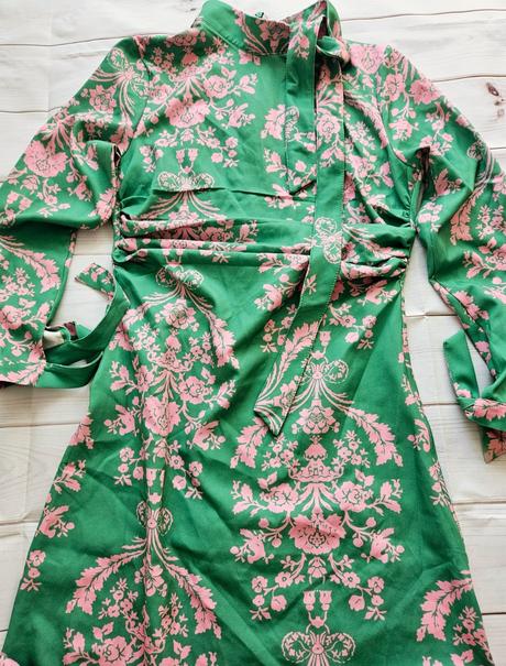 Krásne zaujímavé šaty, 38