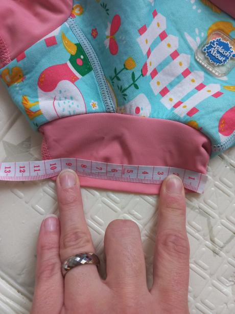 Plavky splash about, 74