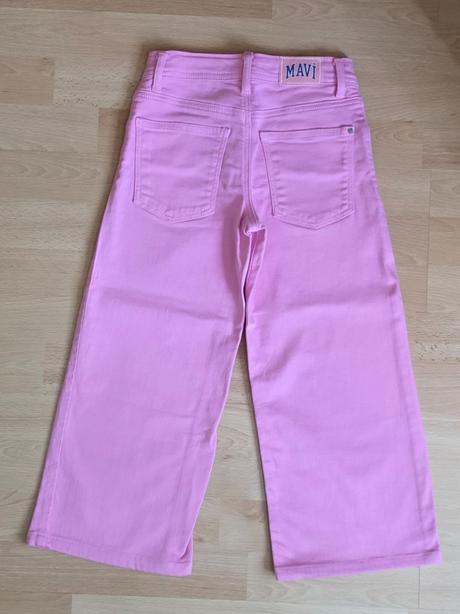 Mavi dievčenské rifle, 128