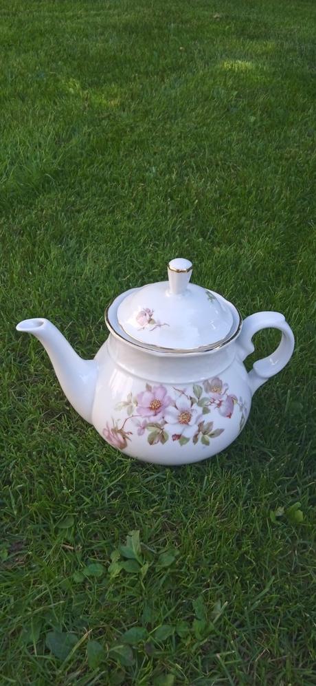 Retro porcelan thun čajník - 15 eur,