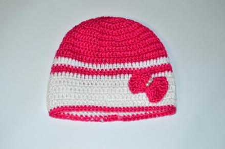 Háčkovaná čiapočka s mašličkou, 92