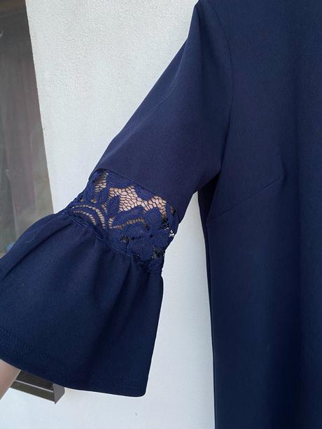 Spoločenské krátke šaty s volánovými rukávmi, m