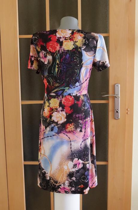 Šaty - bezchybný stav, m