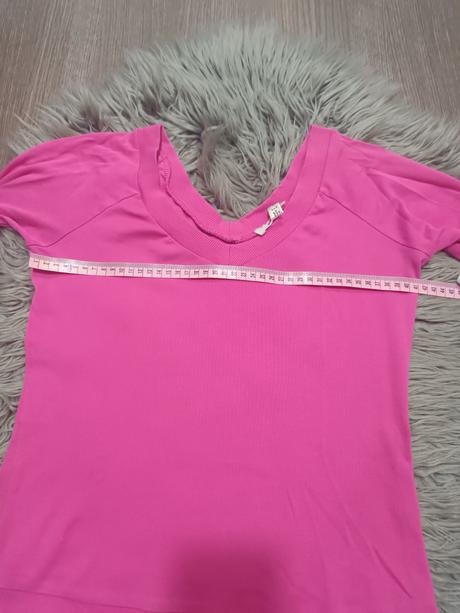 Ružový svetrík s výstrihom veľ. m, m