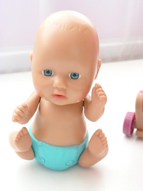 Bábika s kočiarikom (posuvná),