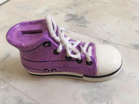 Porcelánová pokladnička teniska,