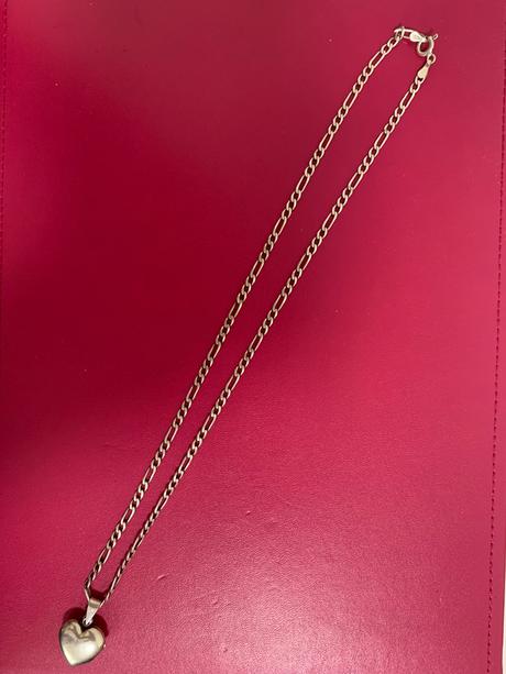 Strieborna retiazka s priveskom, 