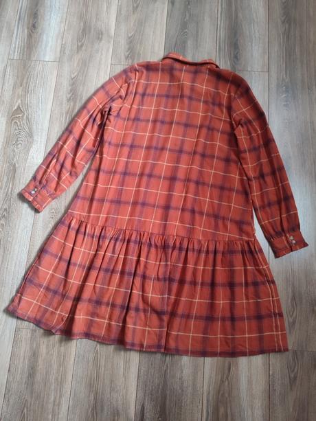 Kárované šaty, 40