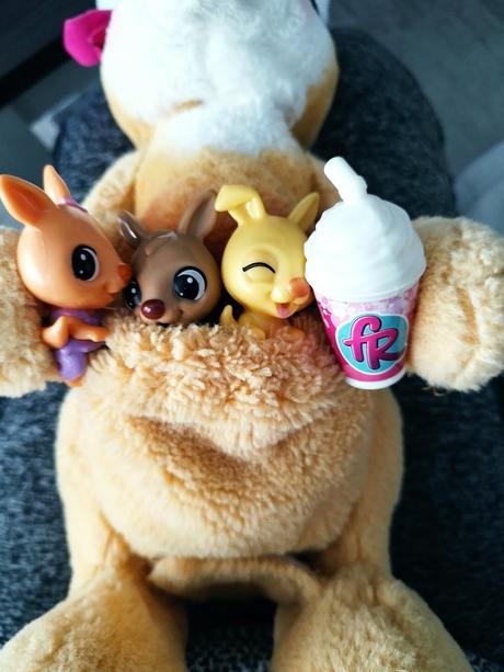 Fur real klokanica s babatkami, 