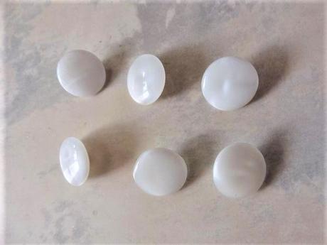 Lesklé gombíky - 6 ks,