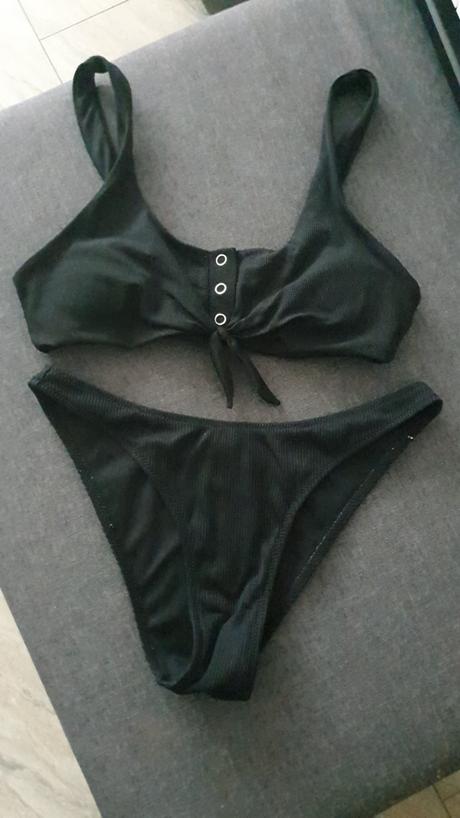 Cierne dvojdielne plavky, s