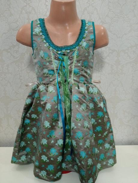 Dievčenské kvetované elegantné šaty (110-116), 110