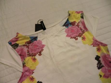 Letné krémové šaty s kvetami veľkosť m, m