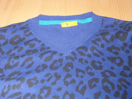 Tmavomodry sveter, 176