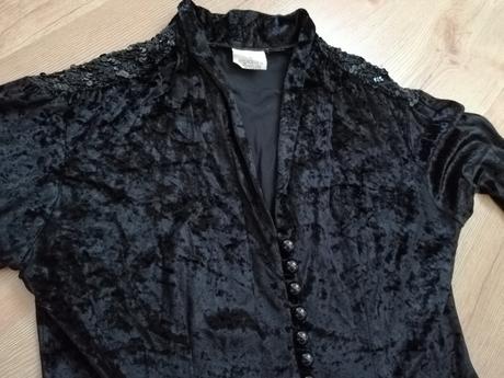 Čierne zamatové sako, 40