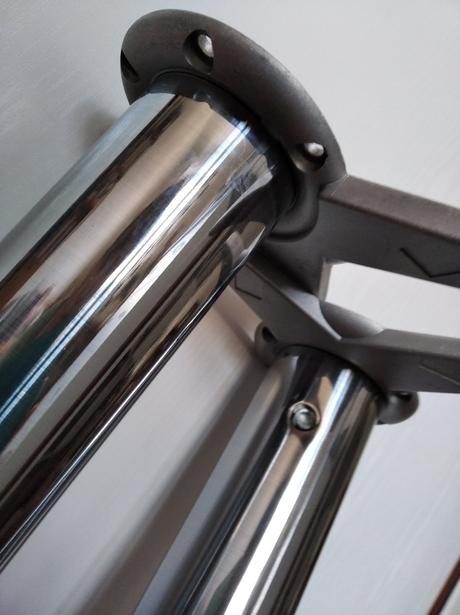 2 x kovová noha k stolu,