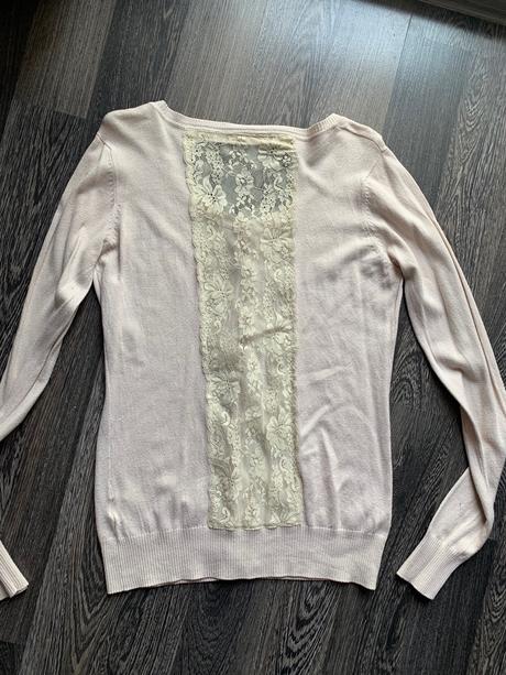 Krémový svetrík s čipkou na gombiky, s