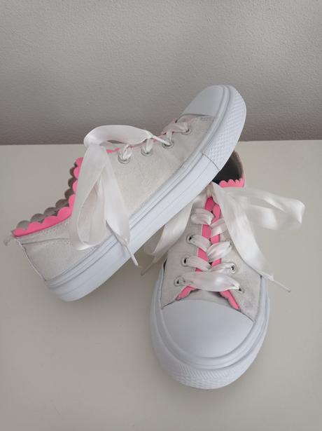 Biele letné plátenky-tenisky, saténové šnúrky, deichmann,38