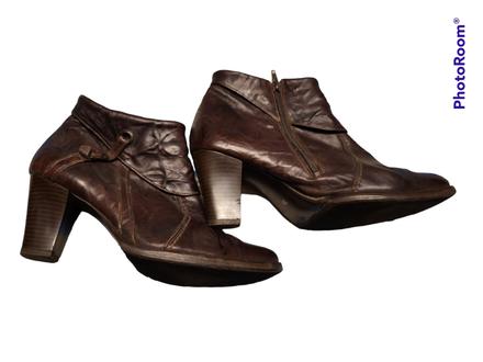 Dámske nízke čižmičky na opätku, 39