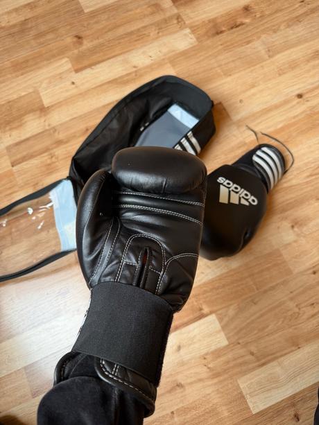 Boxerské rukavice adidas, 